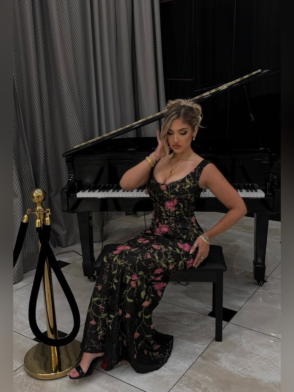 DRESS THE POPULATION Josie Floral Appliqué Sleeveless Gown In Black Multi Size S - Picture 6 of 17